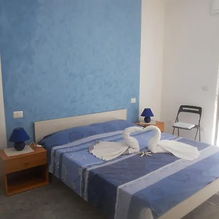 Il Corallo Oda ve Kahvaltı 3*